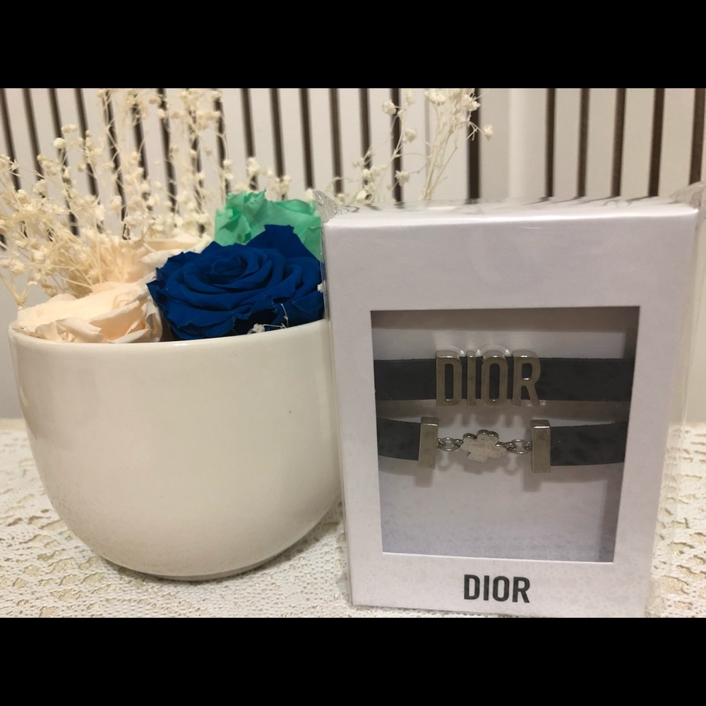 Dior Clover Charm Bracellet - Picture 4 of 5
